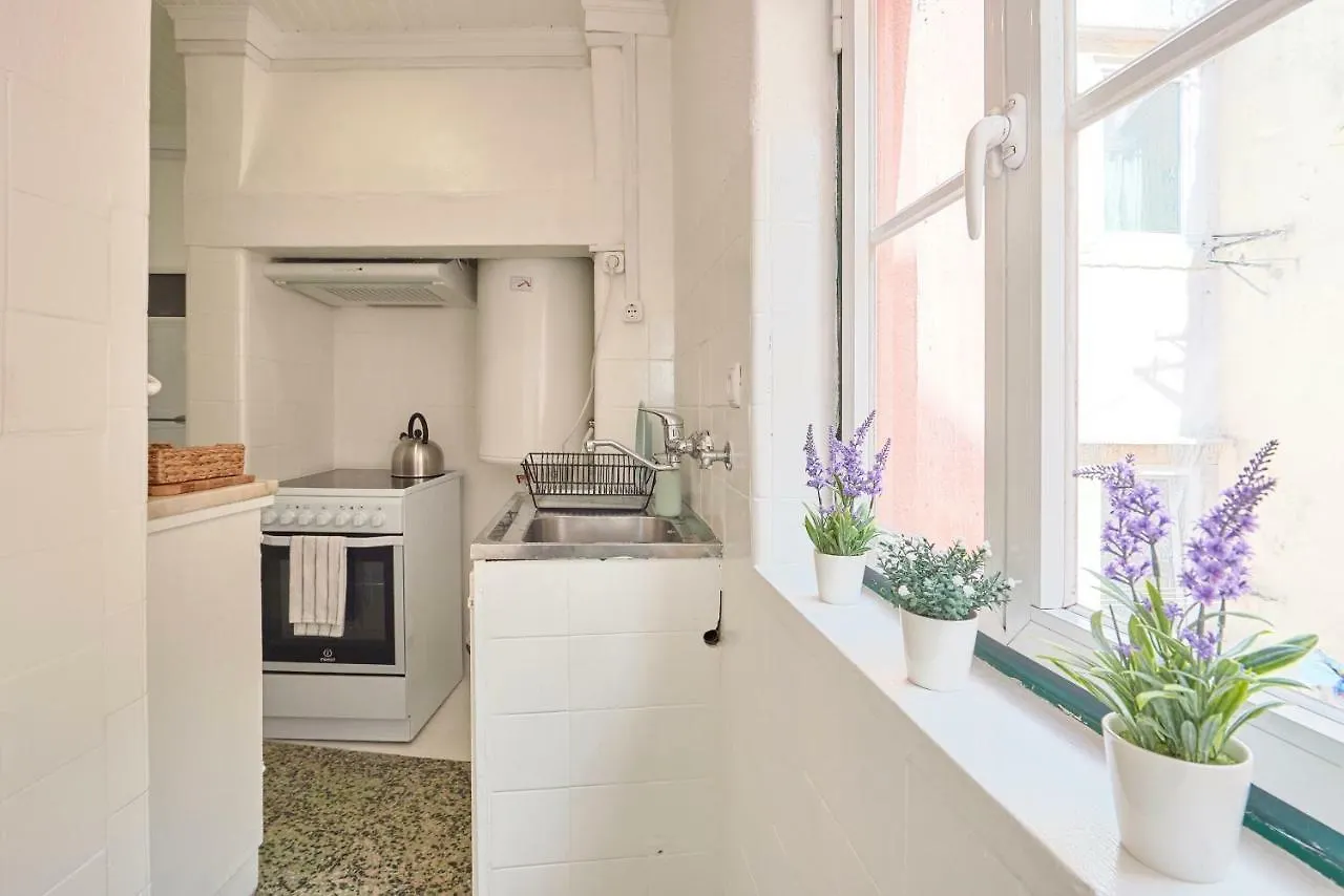 Alfama Light-Filled Apartment, By Timecooler Lisbon 0*,